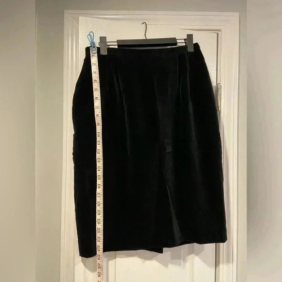 VTG Gianni Sport Black Velvet Midi Pencil Skirt Zip Lined Back Slit Size 10 - Picture 4 of 11